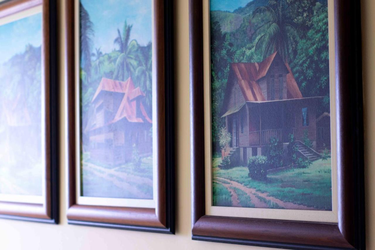 Azamat Self-Catering Apartment Pointe La Rue Екстериор снимка