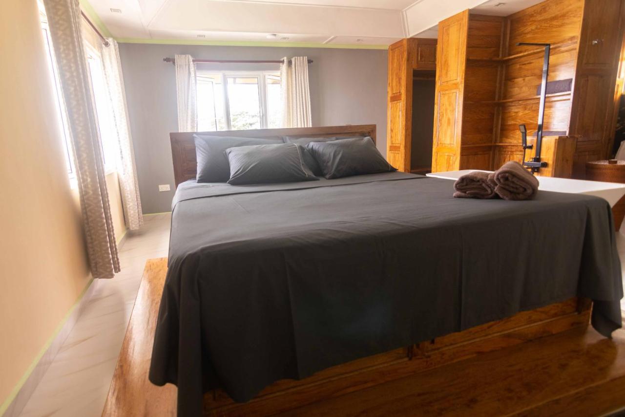Azamat Self-Catering Apartment Pointe La Rue Екстериор снимка